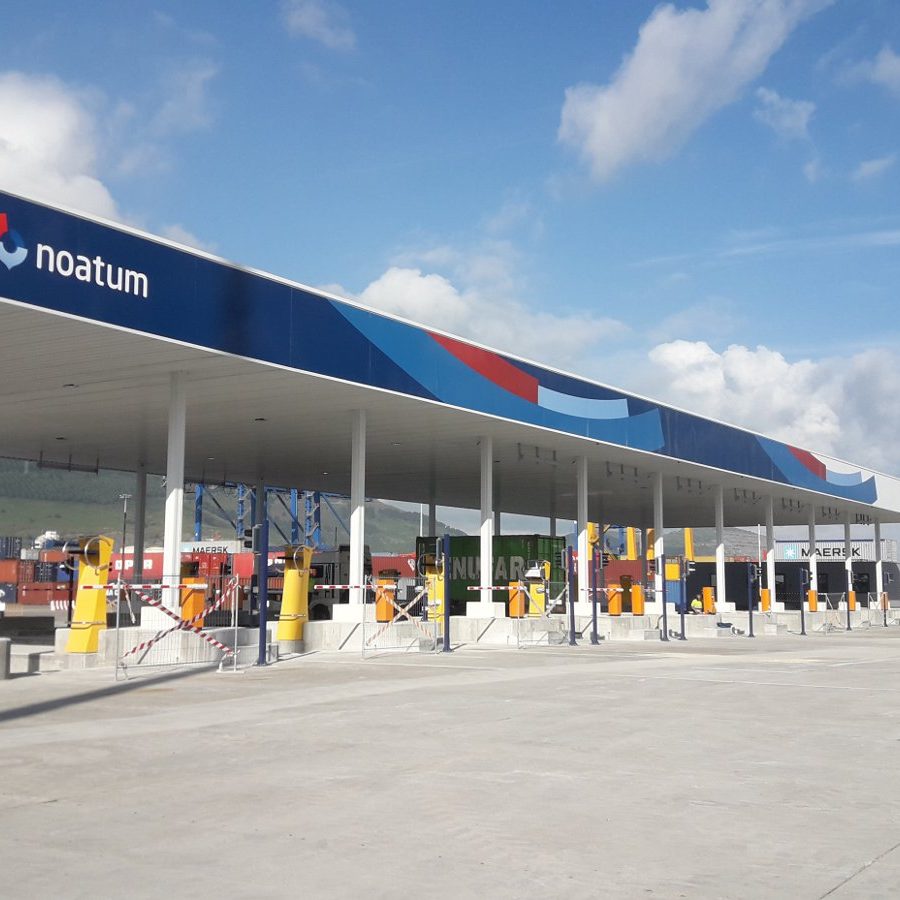 Entrada a terminal de contenedores Entrada a terminal de contenedores