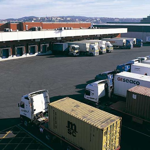 Camiones esperando para inspección en PIF Camiones esperando para inspección en PIF